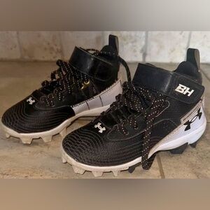 Under Armour Harper 7 Mid Boys Molded Baseball Cleats size kids 10